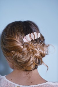 Bijou-de-cheveux-mariage-Clemence-Cabanes-l-La-Fiancee-du-Panda-blog-mariage